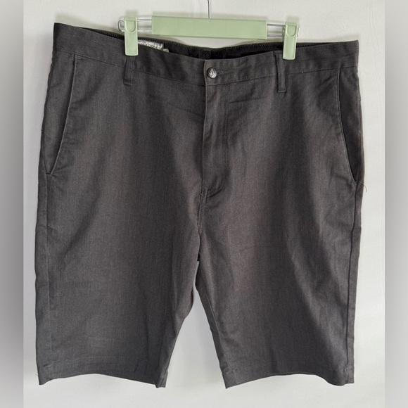 Volcom shorts • Men’s size 36 - Picture 1 of 7